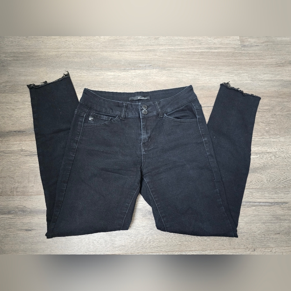 KanCan Black Skinny Jean Raw Hem Casual Comfy Stretchy Fall Great With Boots